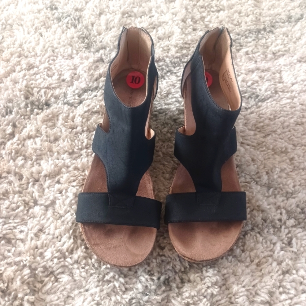 Adrienne Vista dining black sandals sz 10